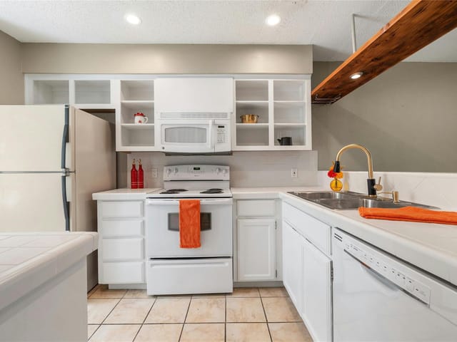 3801 Menchaca Rd Unit #27