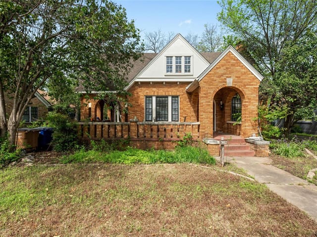 3802 Duval St