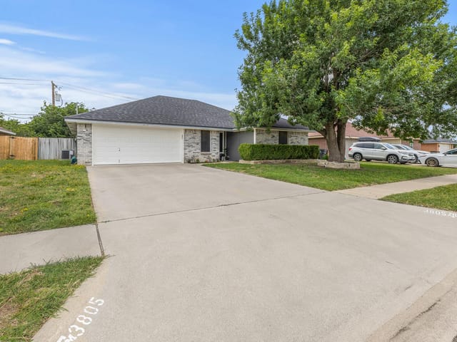 3805 Roundrock DR