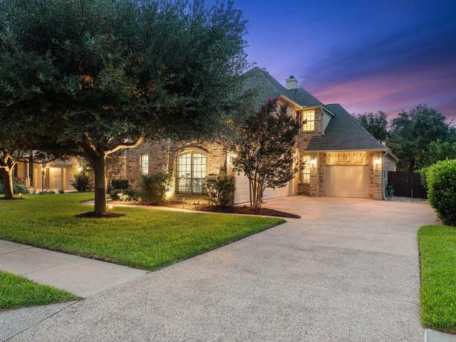 3807 Avery Woods LN