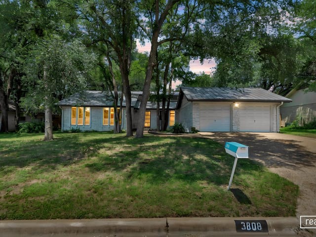 3808 Oak Creek DR
