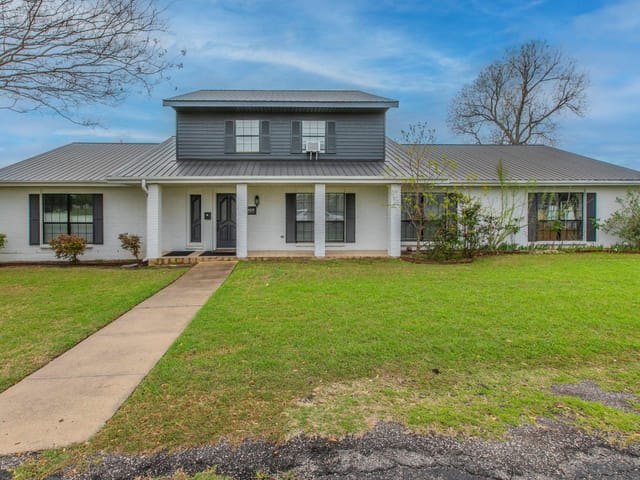 3809 Doris Ln