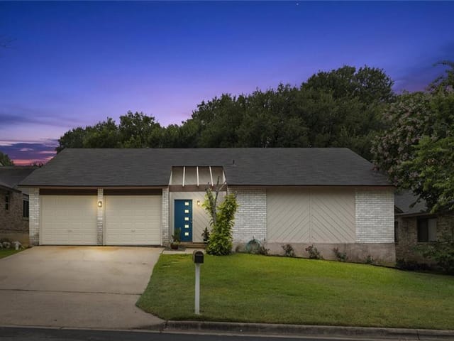 3809 Leafield Dr