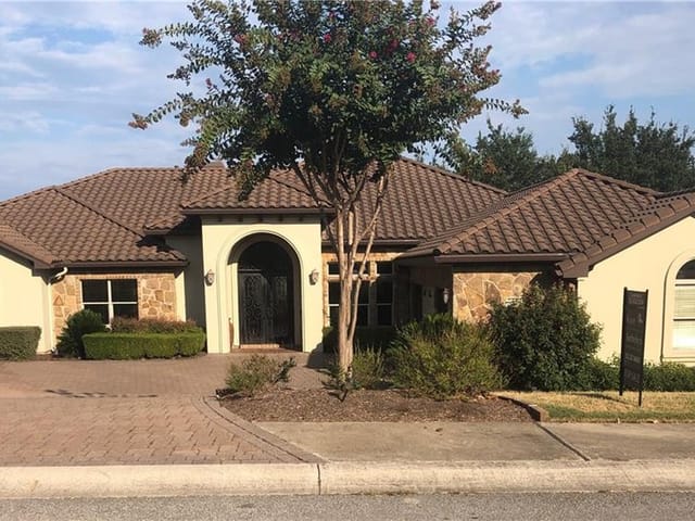 3809 Sugarloaf Dr