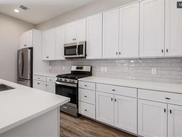 3809 Valley View RD Unit #16