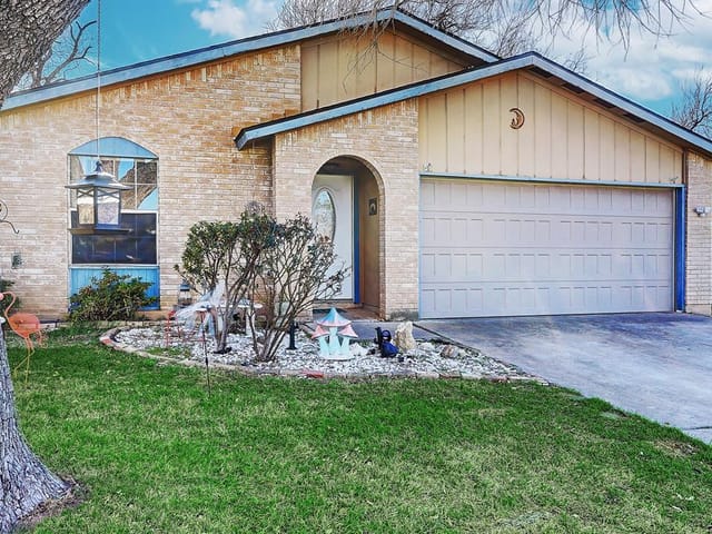 3813 Leafield Dr