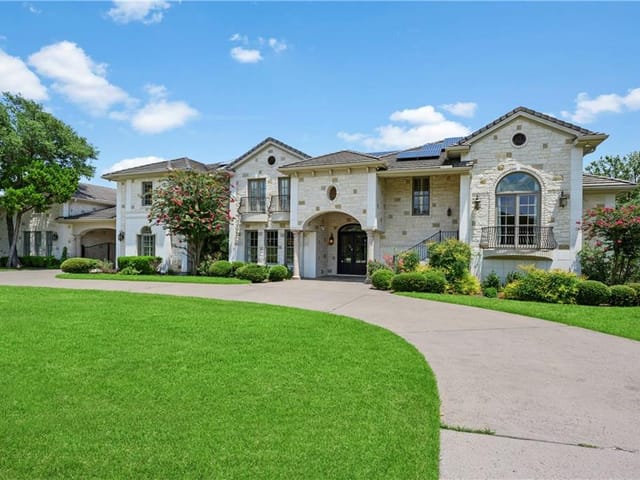 3813 Travis Country CIR