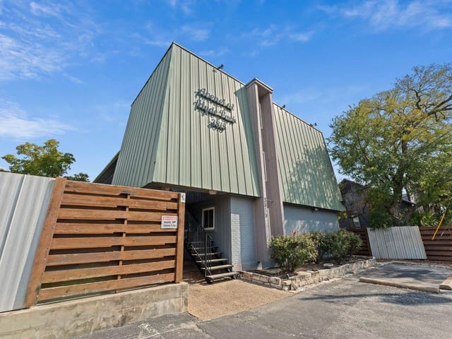 3815 Guadalupe ST Unit #303