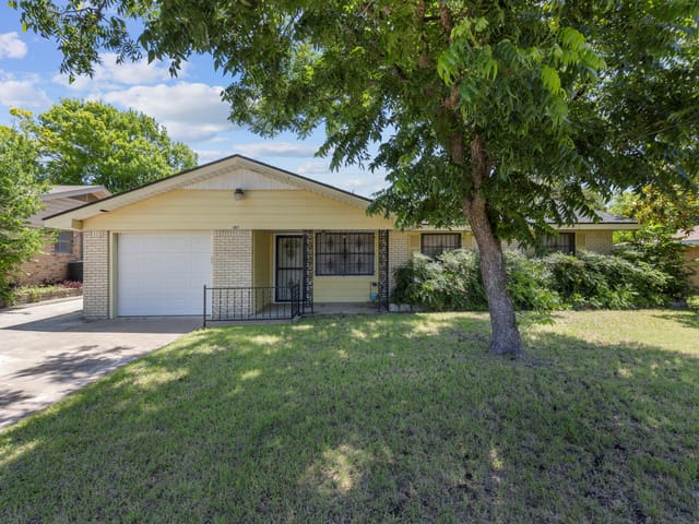 3817 Lancelot LN