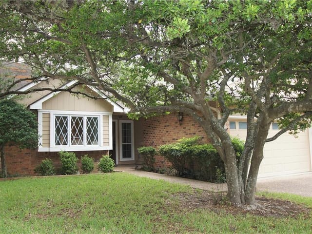 3818 Williamsburg Cir