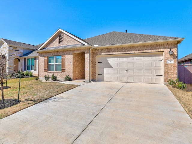 382 Smithsonian Ln