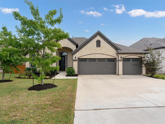 3820 Winnie PL