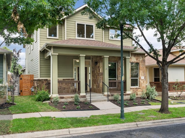 3821 Hargis St