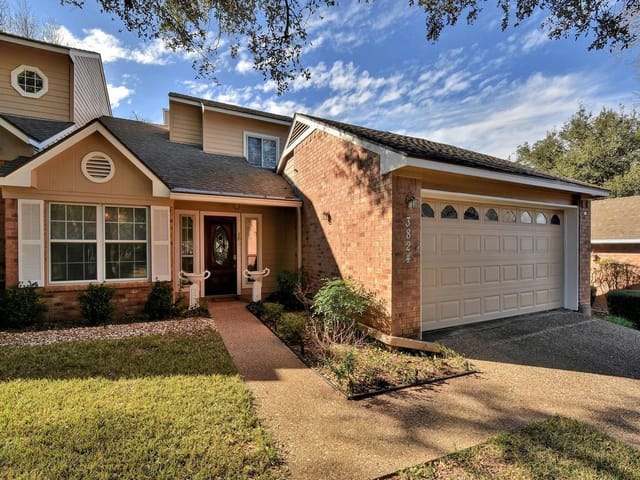 3824 Williamsburg Cir
