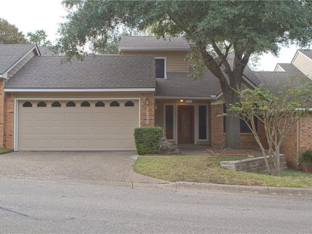 3828 Williamsburg Cir