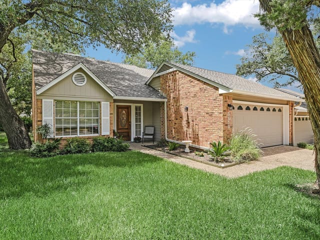 3830 Williamsburg Cir