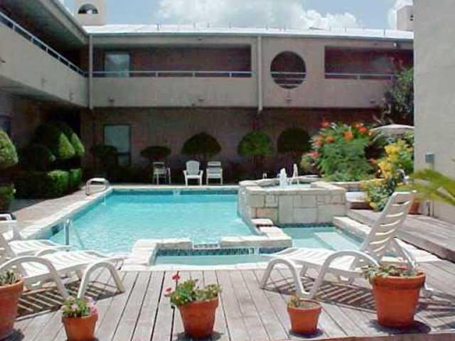 3840 W FAR Blvd Unit #215