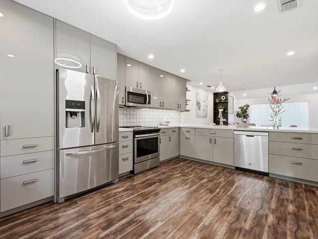 3857 Williamsburg CIR