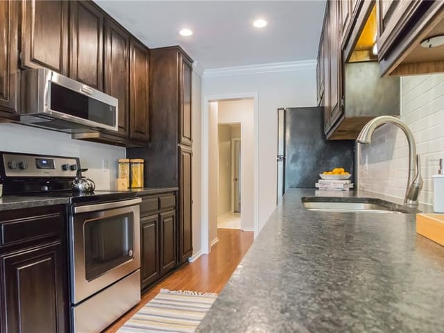 3859 Williamsburg Cir