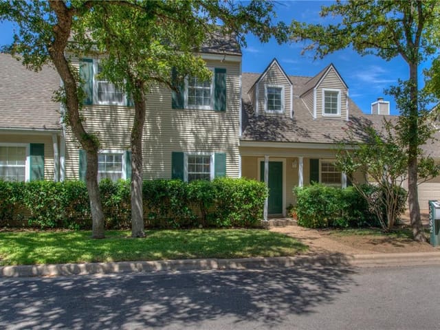 3882 Williamsburg Cir