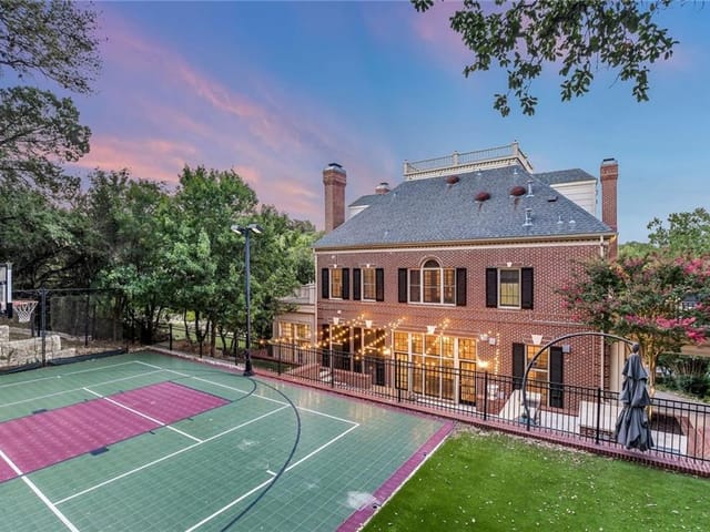 3900 Bonnell DR