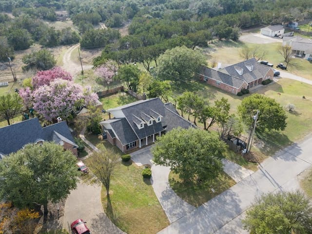 3900 Chisholm Trl