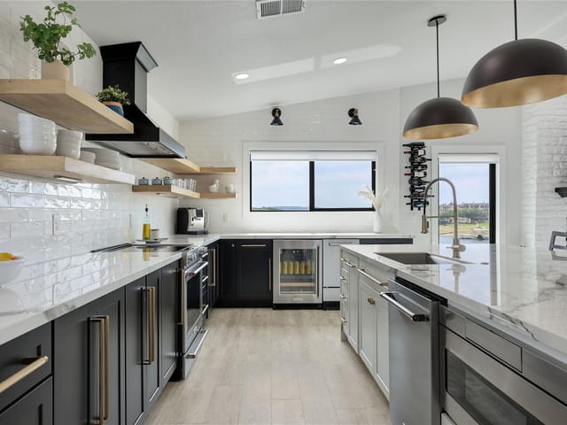 3900 Lake Park Cv