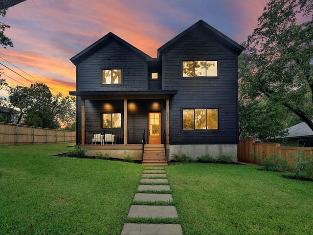 3900 Ridgelea Dr