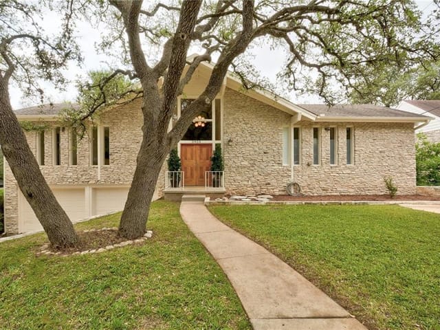 3903 Cresthill Dr
