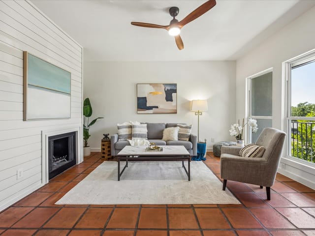 3903 Seiders Ave Unit #202