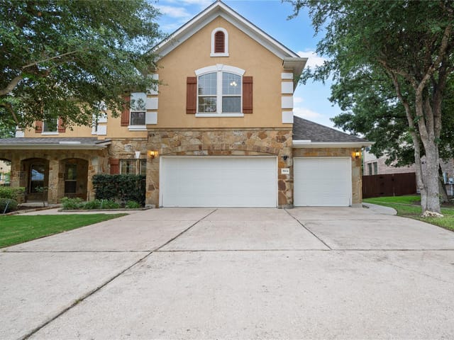 3904 Avery Woods LN
