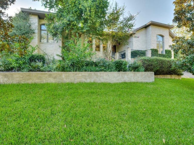 3904 Bonnell Dr