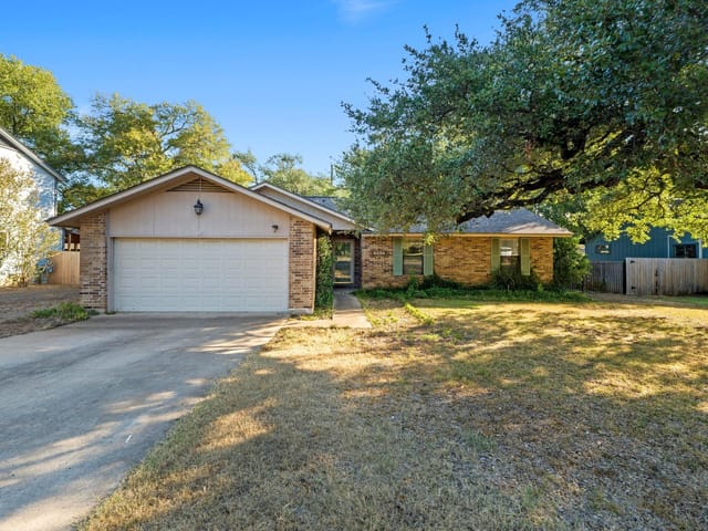 3904 Burr Oak LN