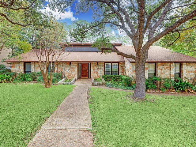 3904 Dry Creek Dr