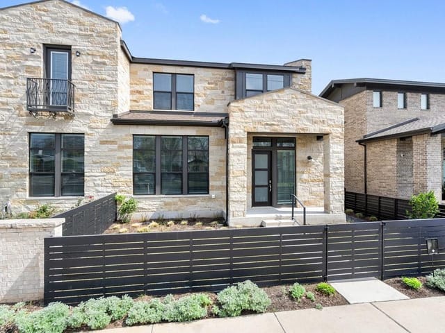 3904 Fable Ln