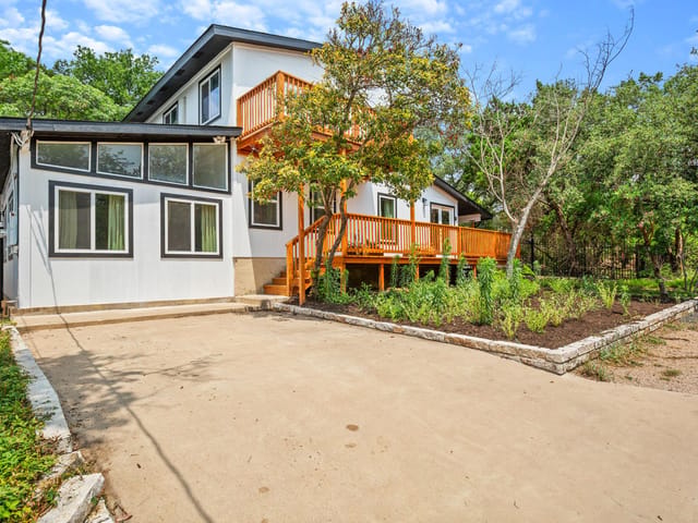 3904 Highland Dr