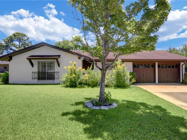 3905 Carmel Dr