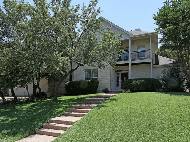 3905 EDWARDS MOUNTAIN Dr