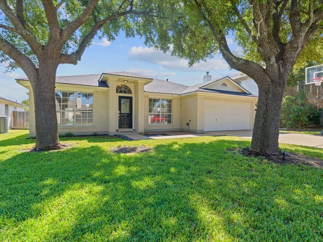 3905 Licorice Ln