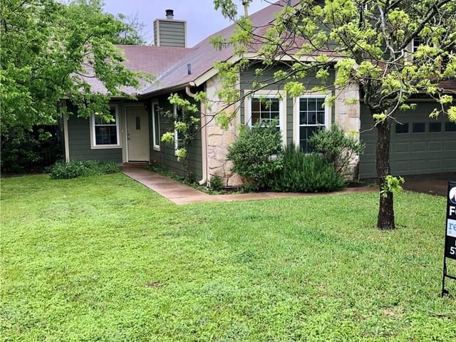 3906 Alexandria Dr