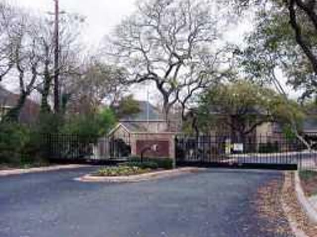3906 ARBOR GLEN Way
