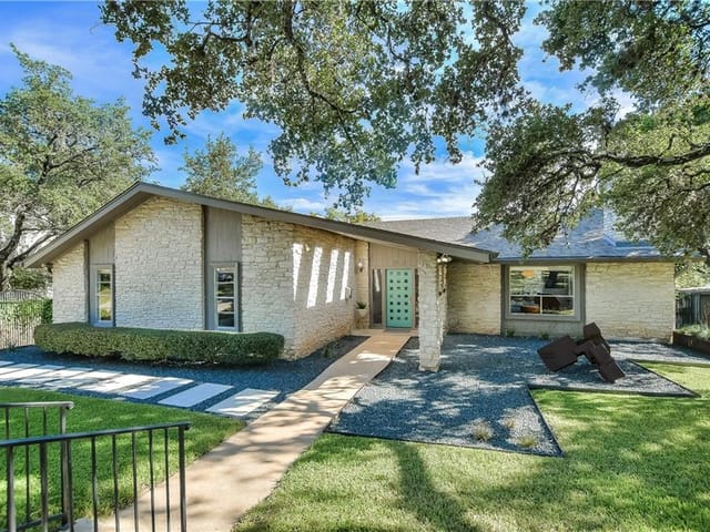 3907 Cresthill Dr