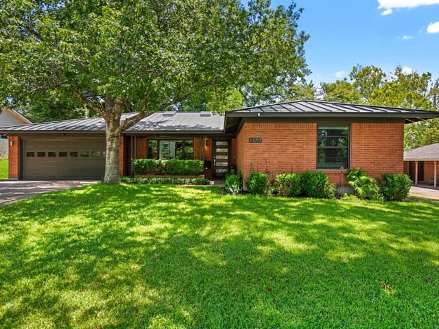 3907 Grayson Ln