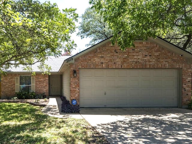 3909 Eskew Dr