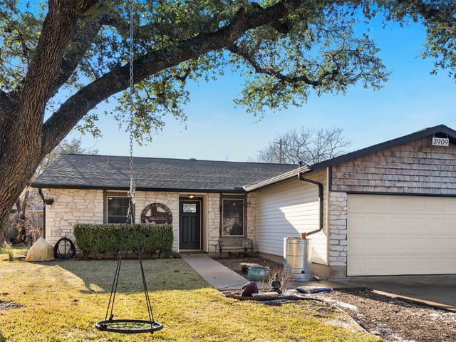 3909 Holt DR