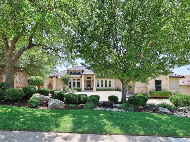 3909 Sugarloaf Dr
