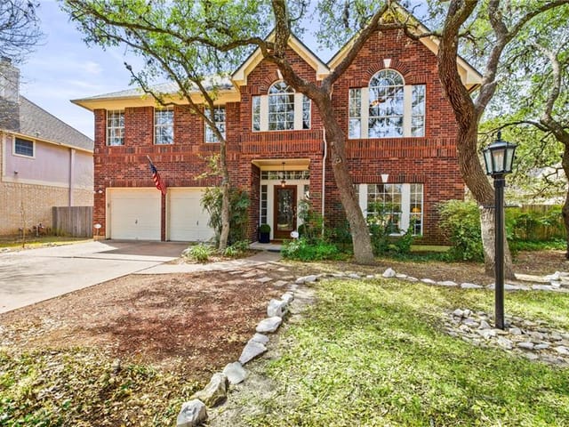 3909 Trout Dr