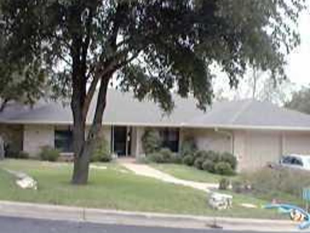 3910 GLENGARRY Dr