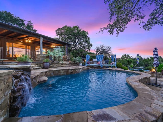 View 3911 Lago Vista DR 3911 Lago Vista DR, photo 1 of 6, Austin, TX