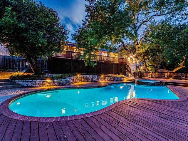 3912 Edwards Mountain Dr